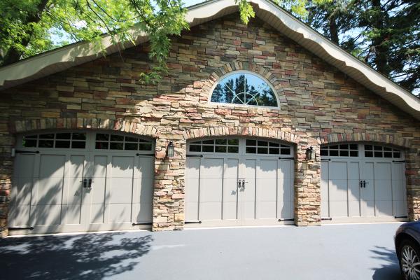 8x7 Carriage House Garage Doorrs w-2pc Arched Stockton Decorative Inserts