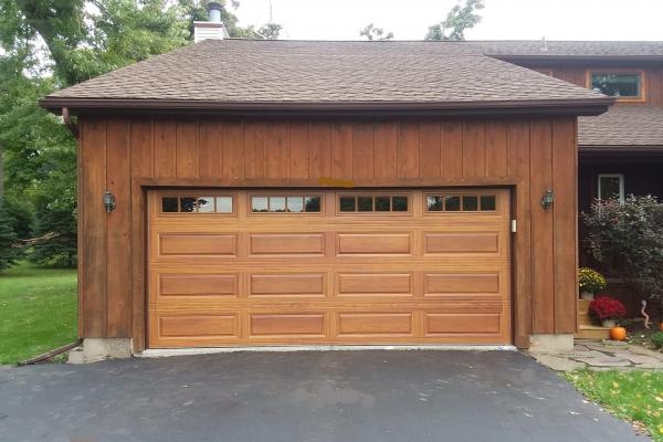 Raised Panel Door in Cedar Woodtone with Madison Inserts