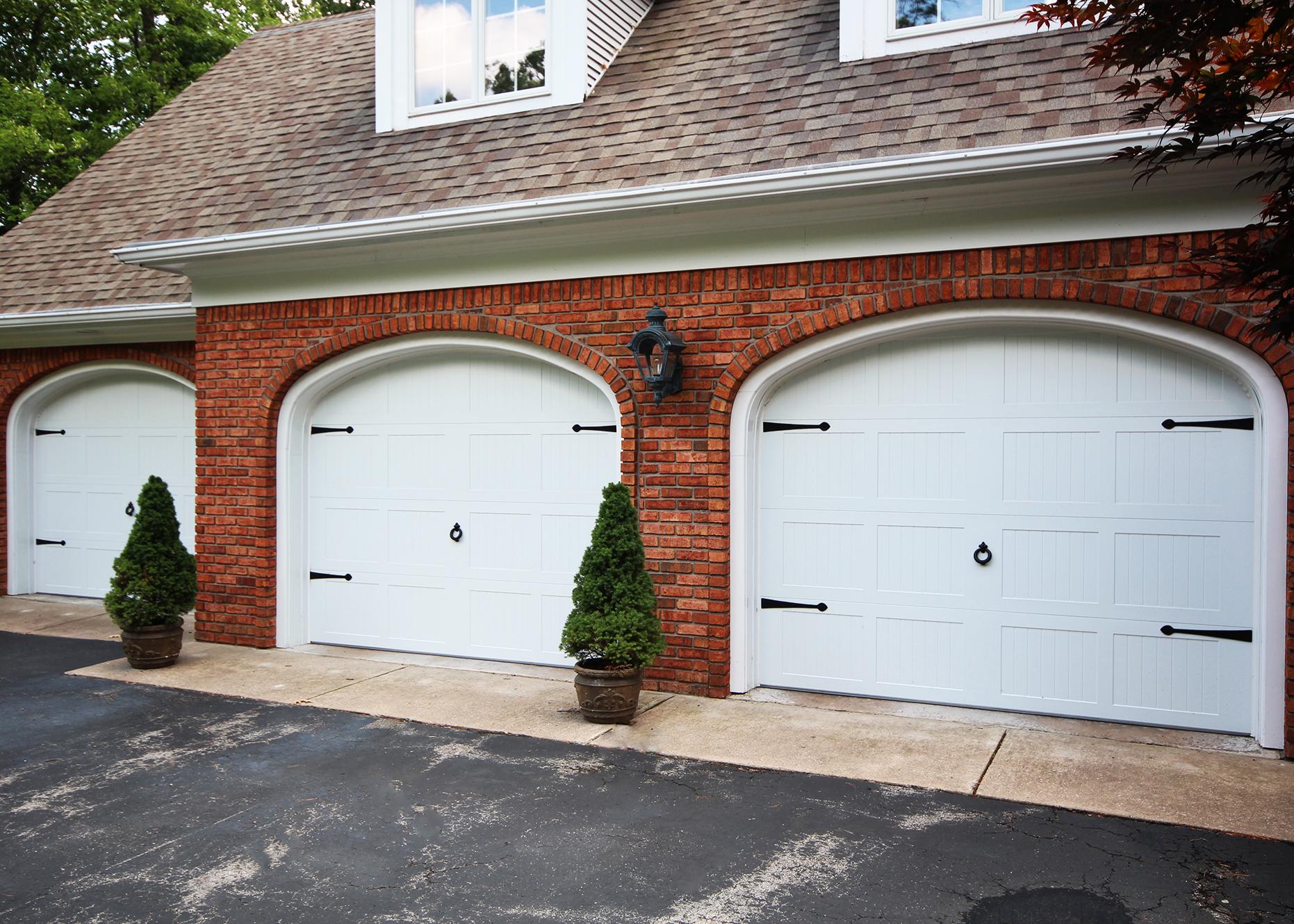 9x7 Carriage House Doors w-Fleur de Lis Hardware